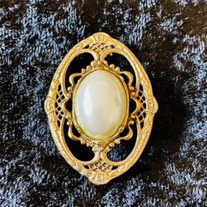 Vintage Gold and Pearl Brooch